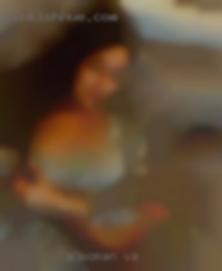 A woman or couple looking for in VA fun. A woman or couple looking for in VA fun.